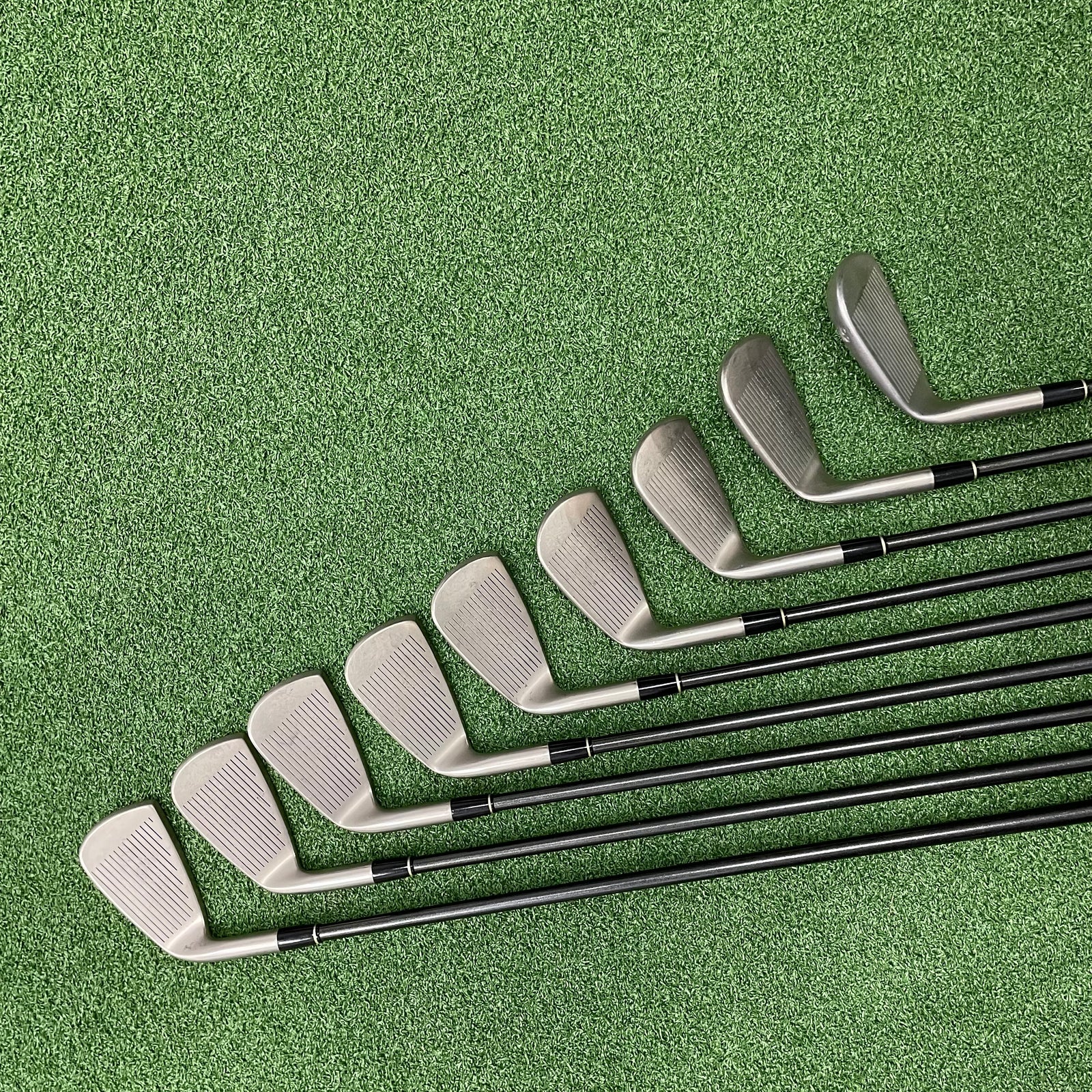 PRGR DATA 711 IRON SET 9 PC 4-PW-AW-SW GRAPHITE SHAFTS (SR